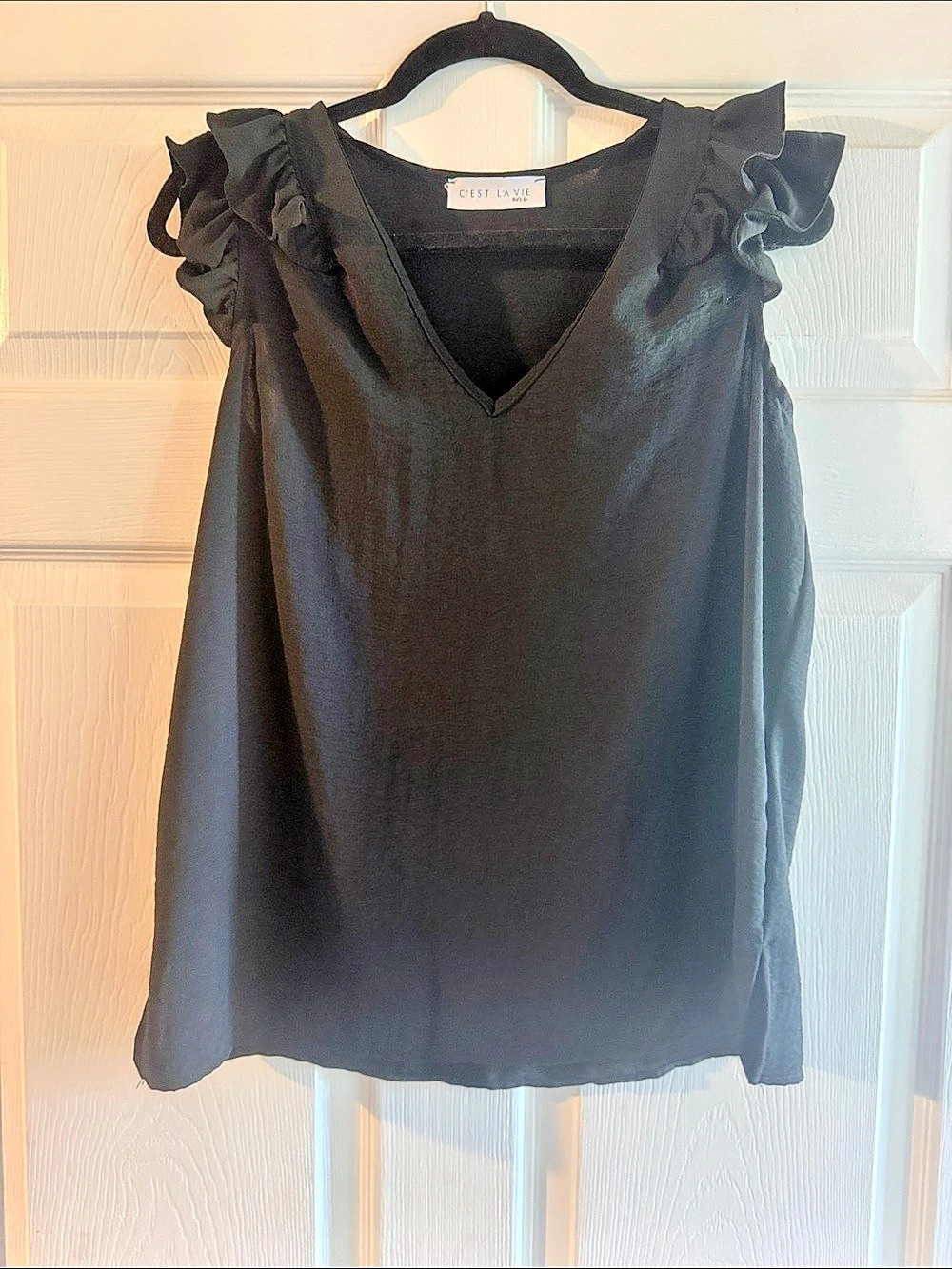 C'Est La Vie Ruffle Sleeve Blouse Black Size Medium Like New